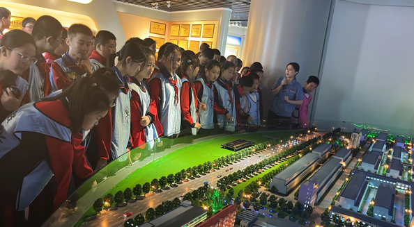 2023年10月17日区中幼学师生到龙8官方网站造纸博物馆研学